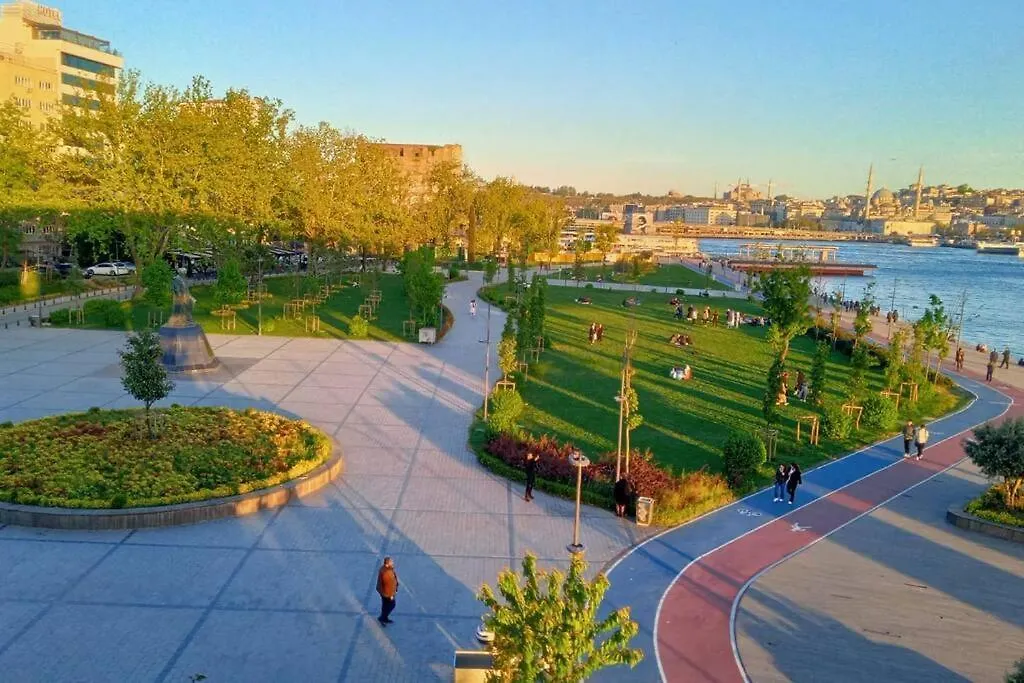 Central Apartament 4' Galata Tower Granbazaar 2' Sea 4' Ferry/Metro/Tram Apartment Istanbul 0*,  Turkey