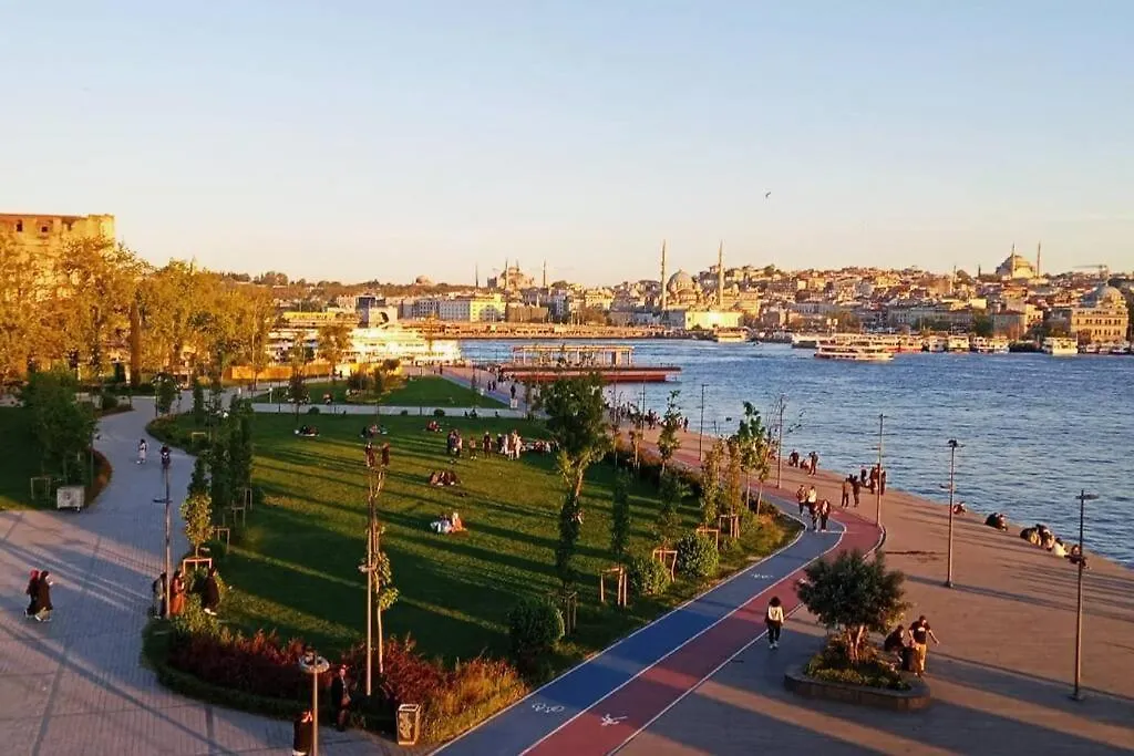 Central Apartament 4' Galata Tower Granbazaar 2' Sea 4' Ferry/Metro/Tram Apartment Istanbul
